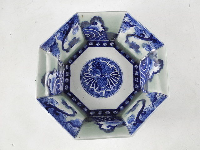 【100%新品，人気SALE】 栄 古伊万里 奇玉製 染付 青磁 鳳凰龍文 八角 大飾鉢 30.5cm 無傷完品 江戸期 42ta46(染付)｜売買されたオークション情報、yahooの商品情報をアーカイブ公開 - オークファン 伊万里、有田