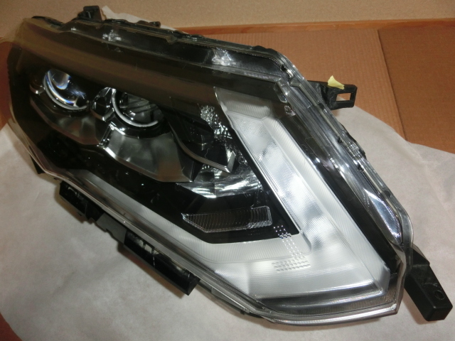 T32 エクストレイル 純正LEDヘッドライト右
