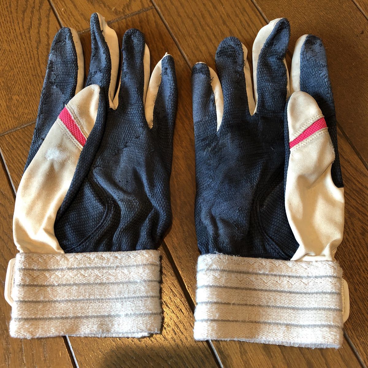 西武ライオンズ 栗山巧選手 実使用バッティンググローブ 野球 記念品
