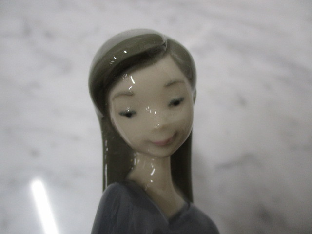 O1562 リヤドロ/LLADRO「豚を抱いた女の子」陶器人形 フィギュリン