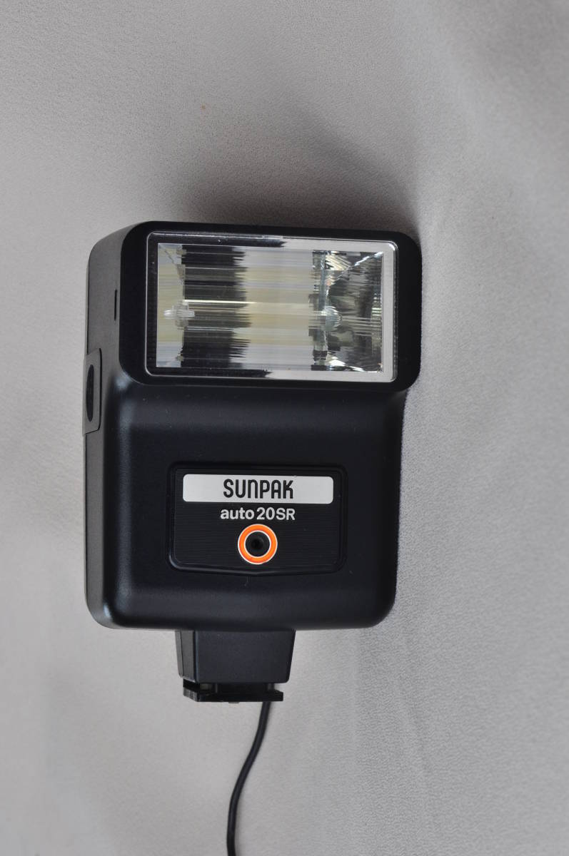 フィルムカメラ:オリンパスペンEE-2　ストロボ:サンパックauto20SR　三脚:キング_3