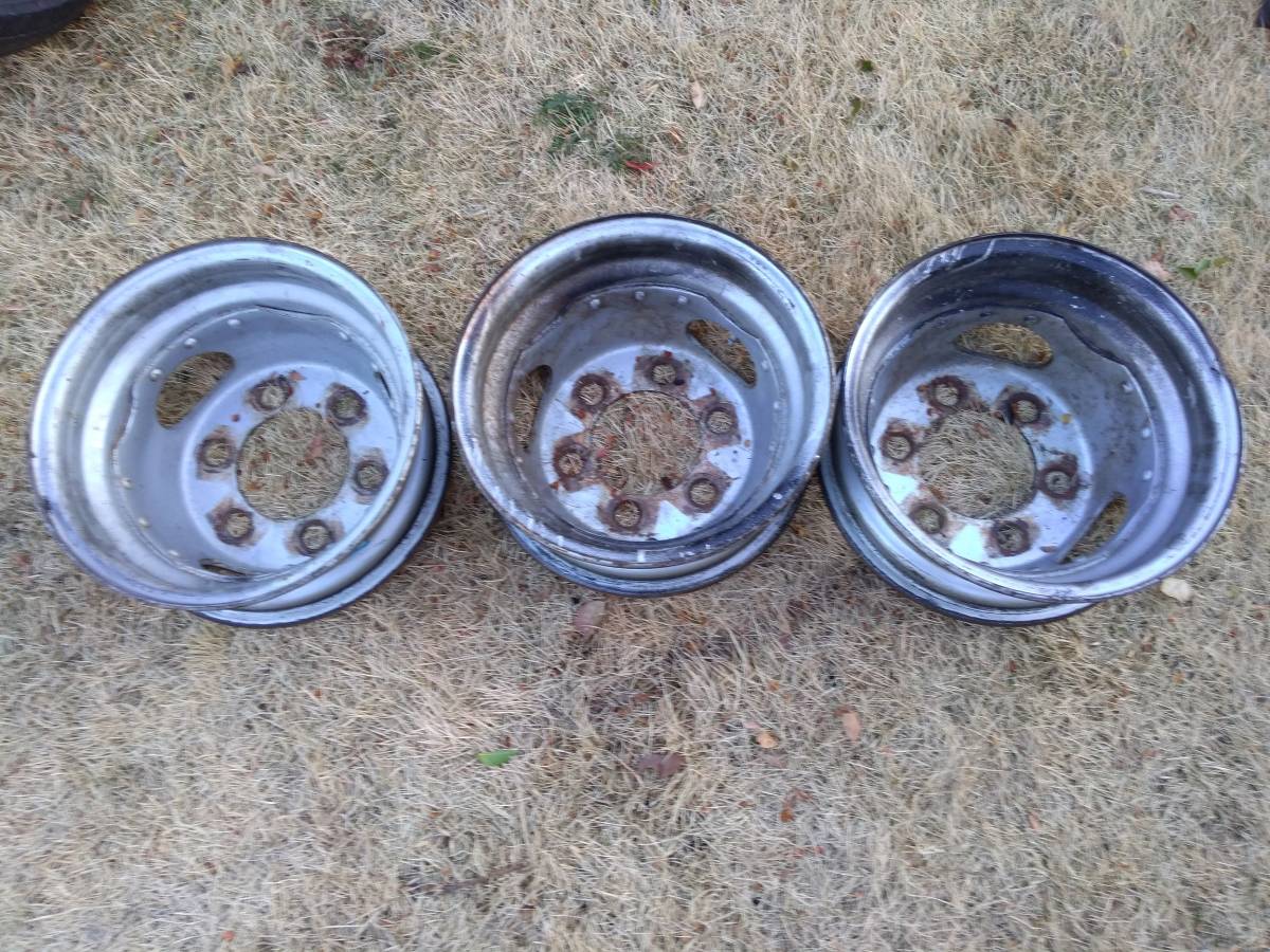 トラックホイール　3本　スチール　マツダ純正　5-J×14だと思います　185R14　LT　８PR　がついていました