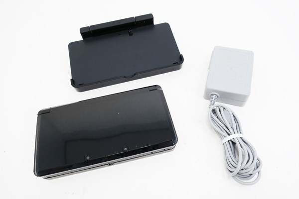○【任天堂】ニンテンドー3DS ゲーム機 コスモブラック