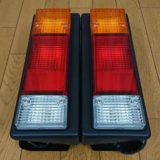 三菱 キャンター 純正 テールランプ 新車外し 左右セット