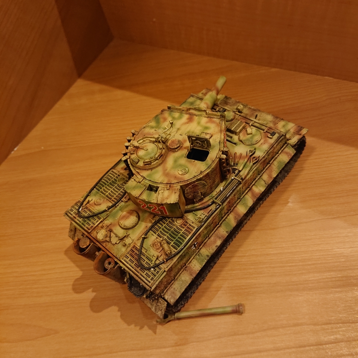 1/35 ドイツ軍 ドラゴン タイガー戦車 後期型 完成品(訳有品)