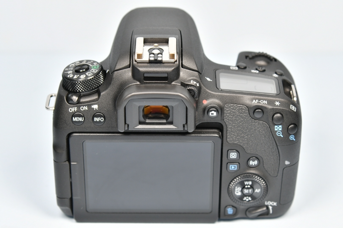 新品ボディ キャノン Canon EOS 9000D 標準＆望遠＆単焦点トリプル