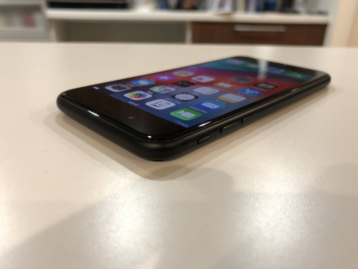 ★美品★ iPhone7 docomo 32GB ブラック SIMロック解除済 アクティベート済_4