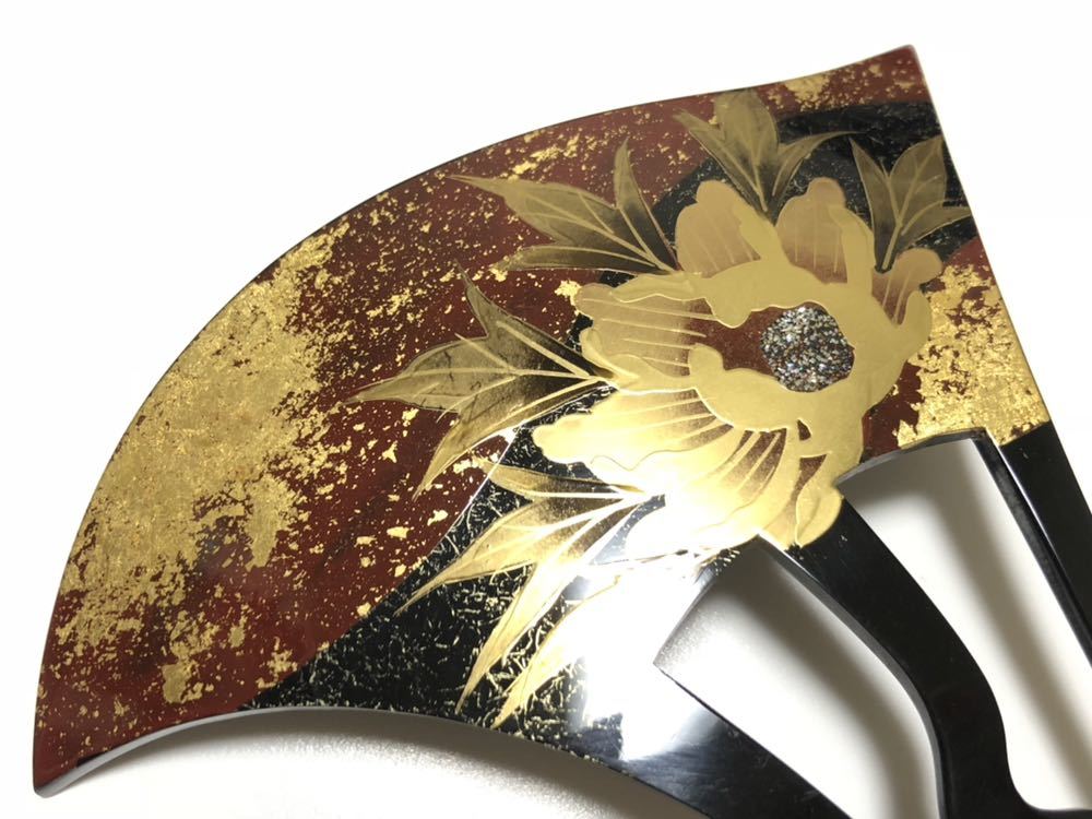 美品 安野岳風 蒔絵一級技能士 牡丹文様 螺鈿金蒔絵 バチ型 02 安野岳