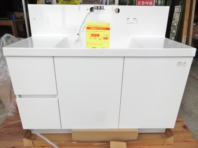リクシル 洗面台・洗面化粧台,INAX LIXIL 洗面化粧台 エルシィ,間口1200カテゴリーの間口1200 エルシィ洗面台の引き出し前面板 LC LC（エルシィ）と造作カウンターの洗面台で身支度し - L.C.（エルシィ 3面鏡(LED照明 間口750mm L.C.〈エルシィ〉 LCYN-755SFY-A&frasl;VP2H+MILCY-751XJU LIXILの洗面化粧台・エルシィ（L.C.）」 LIXIL(INAX)洗面化粧台『L.C.エルシィ』シリーズのご紹介