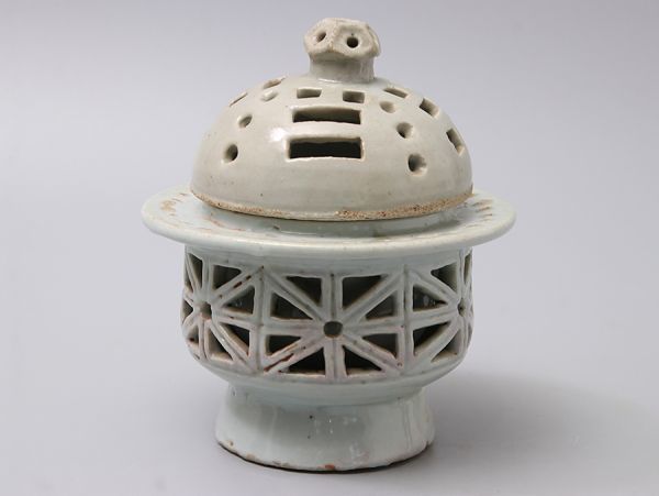 通販 仏具香炉 鍋島焼 香炉 B089 中国美術 透かし文 青磁 香炉 高さ15cm