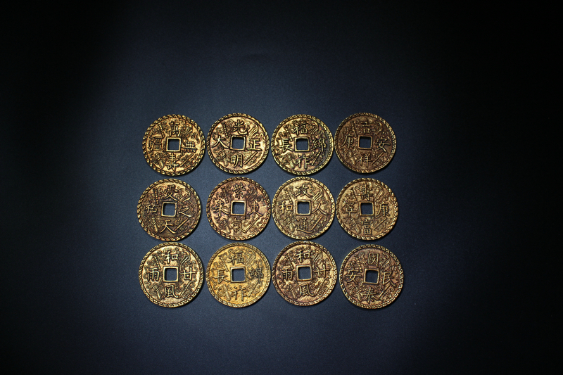正規品，定番人気 雅藏 回流真作 清時代 古銅塗金製 乾隆御制祈願金貨12枚 極細工 置物 擺件 古賞物 古硬貨 中国古美術(アジア)｜売買されたオークション情報、yahooの商品情報をアーカイブ公開 - オークファン アジア