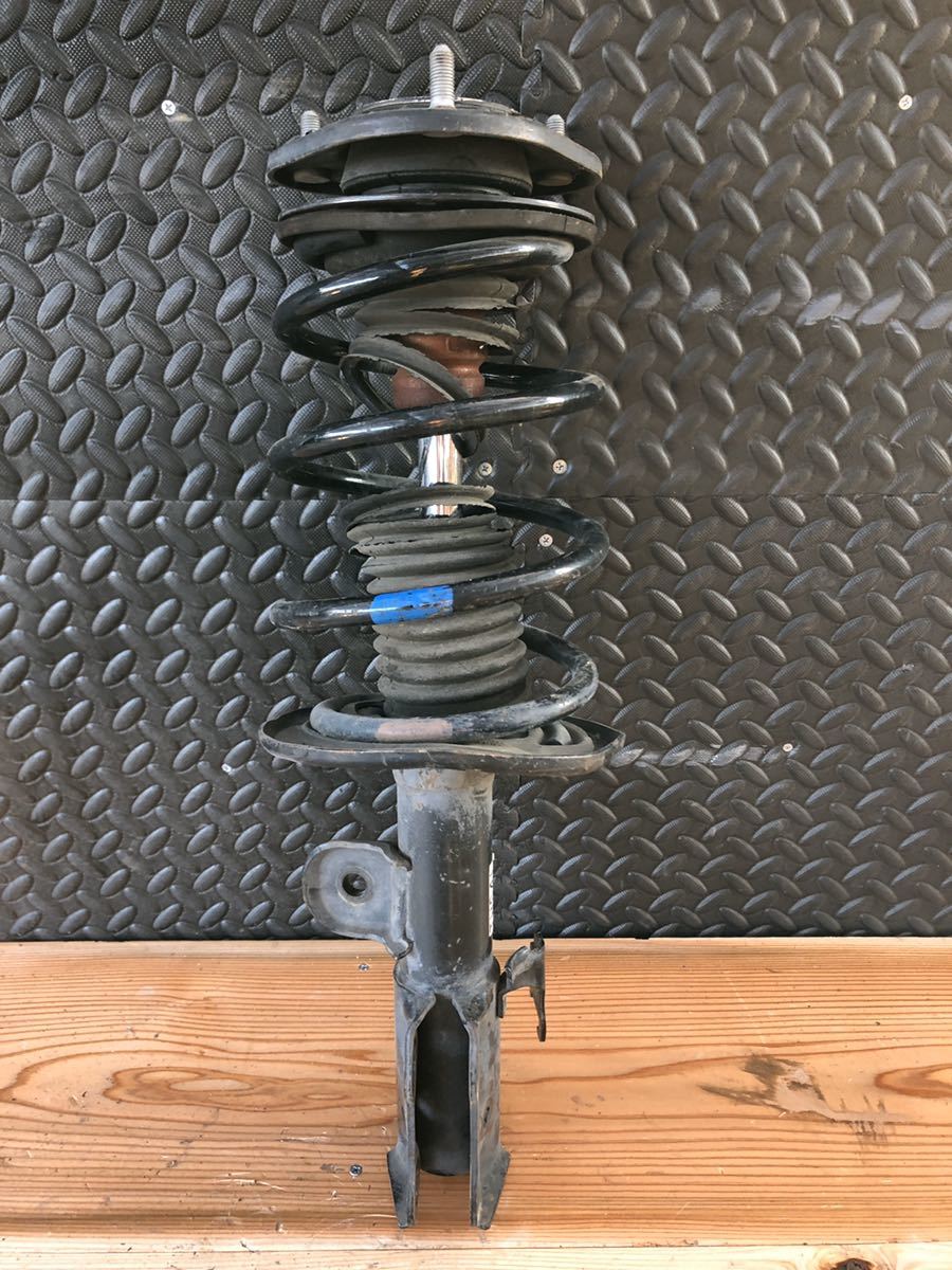 7293 TOYOTA COROLLA RUMION ルミオン　NZE151 左ストラット　48520-12C60 送料1380円(北海道・沖縄お問い合わせに)