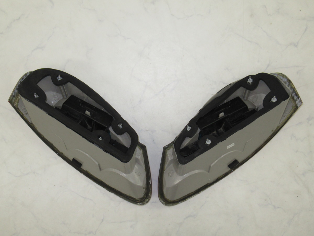 PORSCHE(ポルシェ)ボクスター986純正テールランプ(08-448-1901R/L)左右