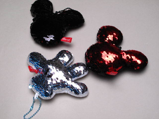 品 ディズニー ミッキーマウス キラキラ スマホクリーナー ボールチェーン付き 3個セット Disney Mickey Mouse ミッキーマウス 売買されたオークション情報 Yahooの商品情報をアーカイブ公開 オークファン Aucfan Com