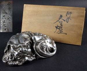 櫻】秦蔵六造 銀製 伏獅子香炉 眠獅子 1280g 極上品 [eah]3