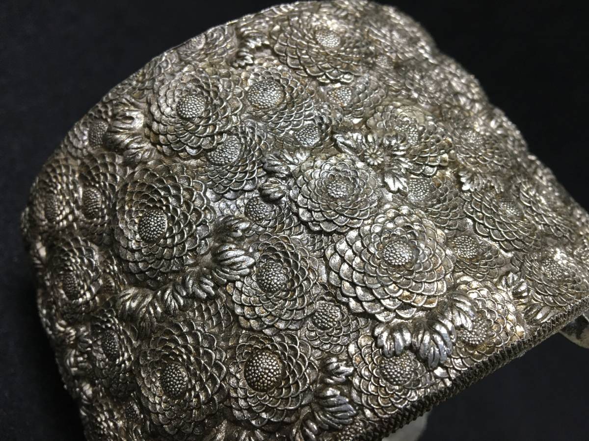 骨董品、香炉、高岡銅器 佐野宏采 万菊香炉 菊花尽くし紋、足３つ。 佐野宏采 万菊 香炉 三つ足 透かし彫り 香道具 茶道具 金属製 金属工芸