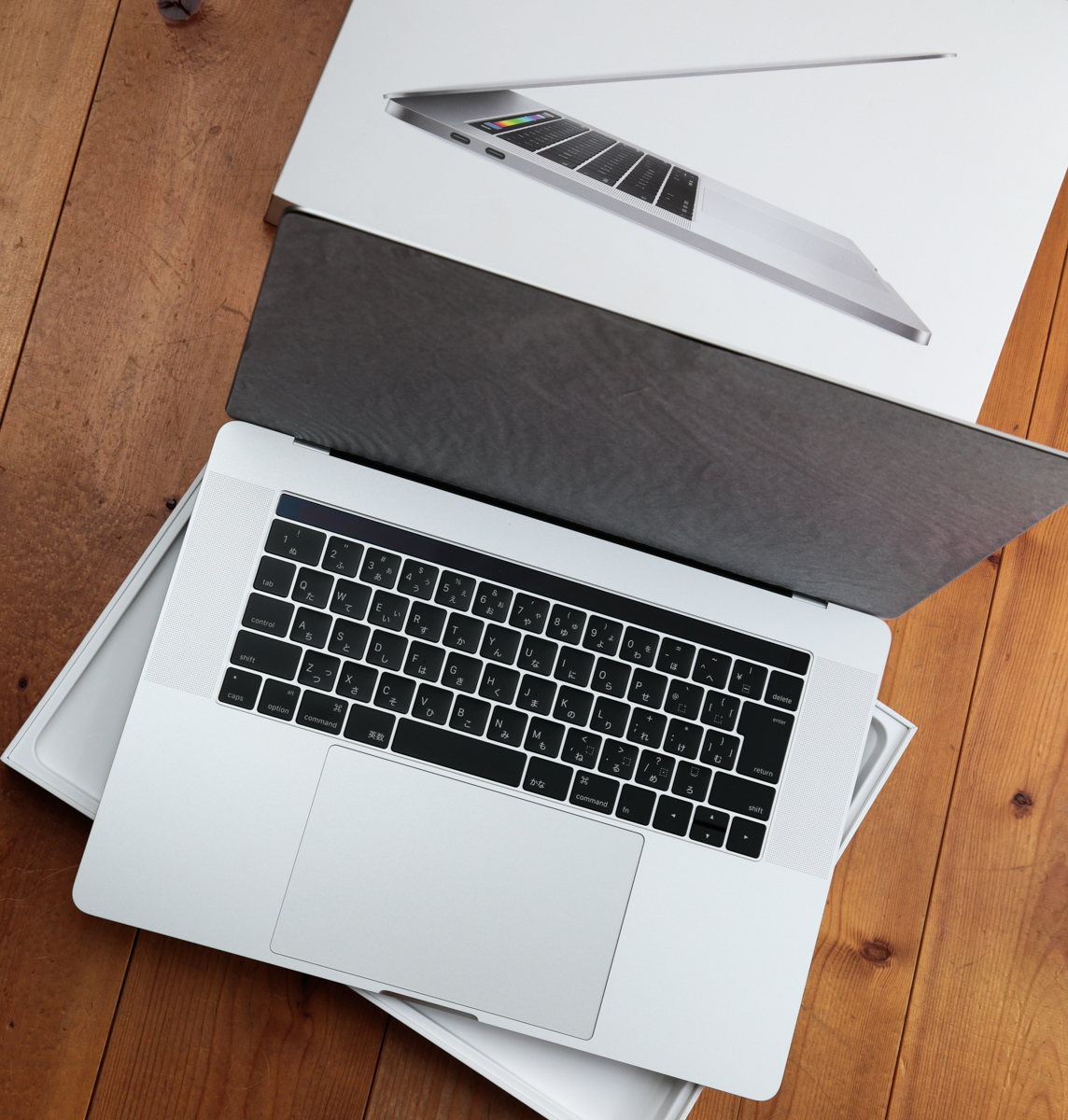 新品！！Apple MacBook Pro 15インチ CTO シルバー Core i7(2.9G) 16G