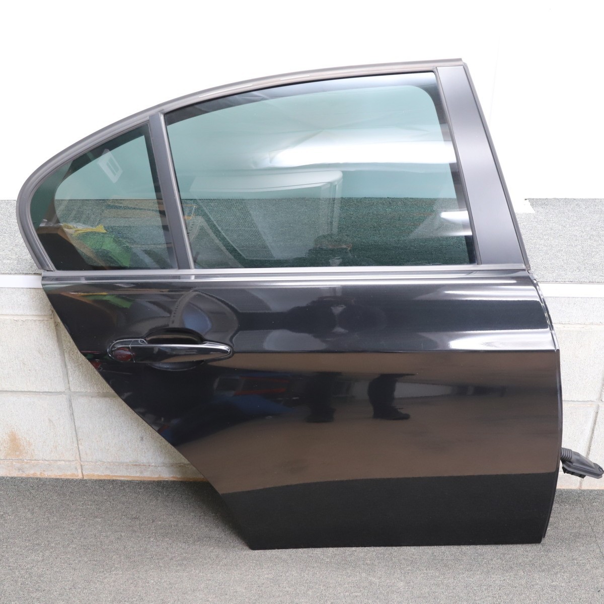 [B-11]BMW E90 LCI VA20 475 右リアドア 中古 検:E91 E92 E87