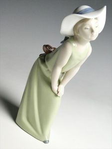 リヤドロ 少女のYahoo!オークション(旧ヤフオク!)の相場・価格を見る