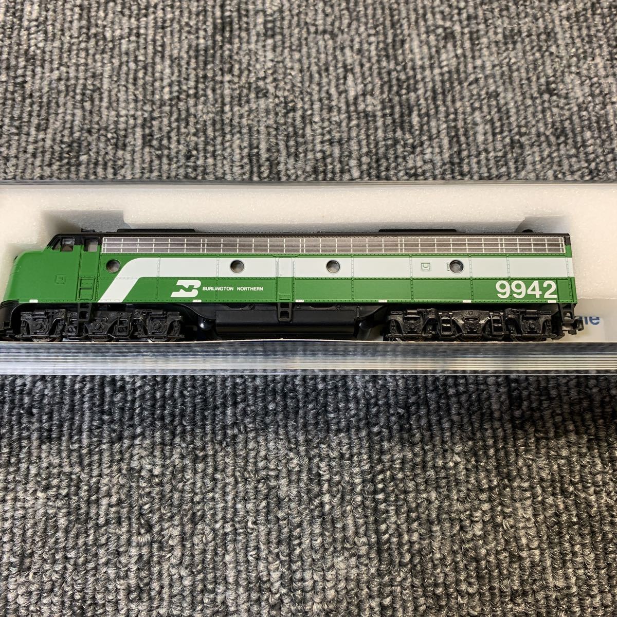 176-267 KATO BN N #9942 Kato E8⁄9A - EMD VIA P42 176-6007 Rail