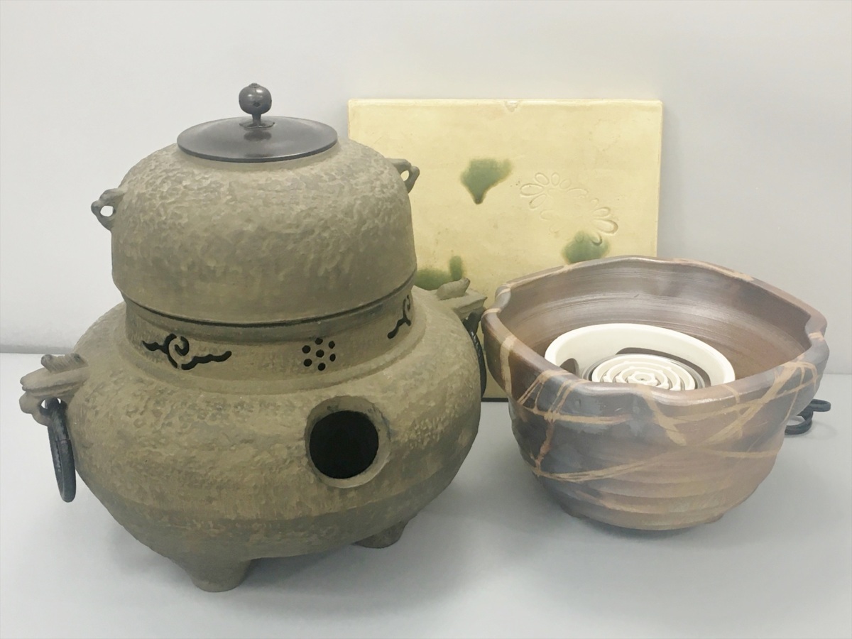 徳利とぐいのみ二点 291160]煎茶道具 松本石亭 造 白磁陽刻煎茶碗 2種 魚文 牡丹唐草文 計9