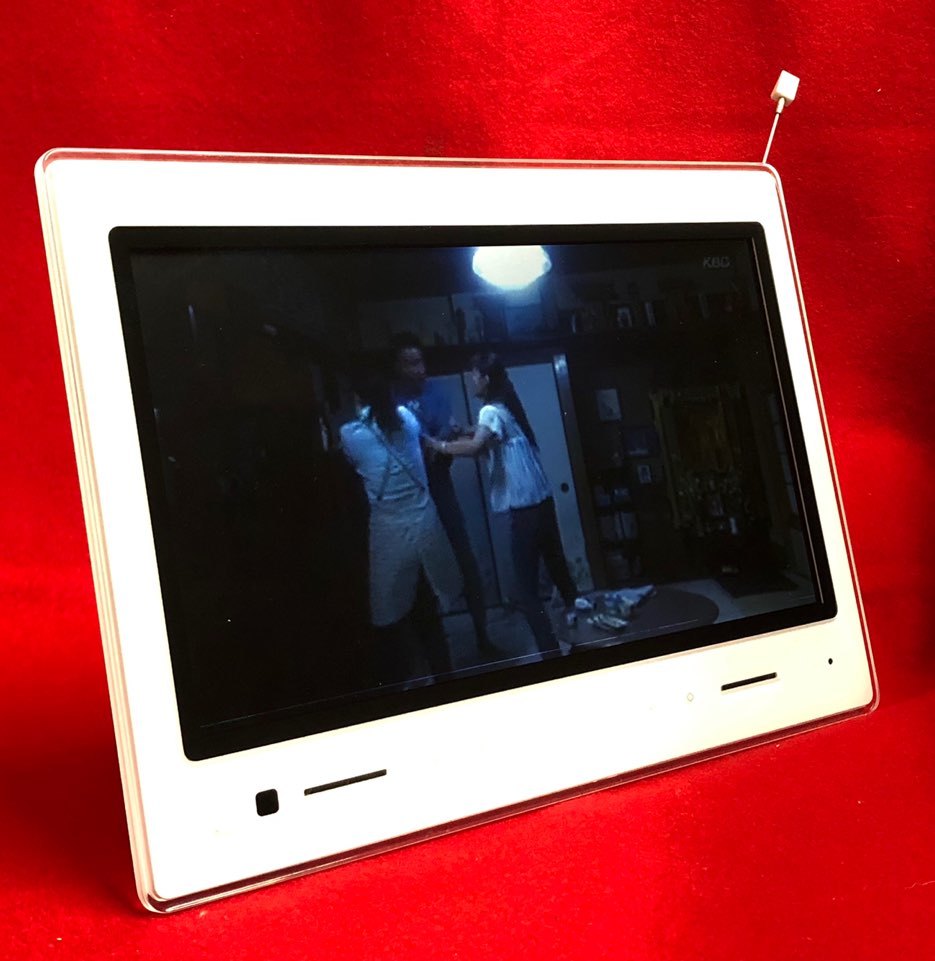 新品4台　PHOTO-U TV ZTE 防水ポータブル テレビ ZTS11 10 au PHOTO U TV ZTS11 ポータブルテレビ ホワイト - メルカリ