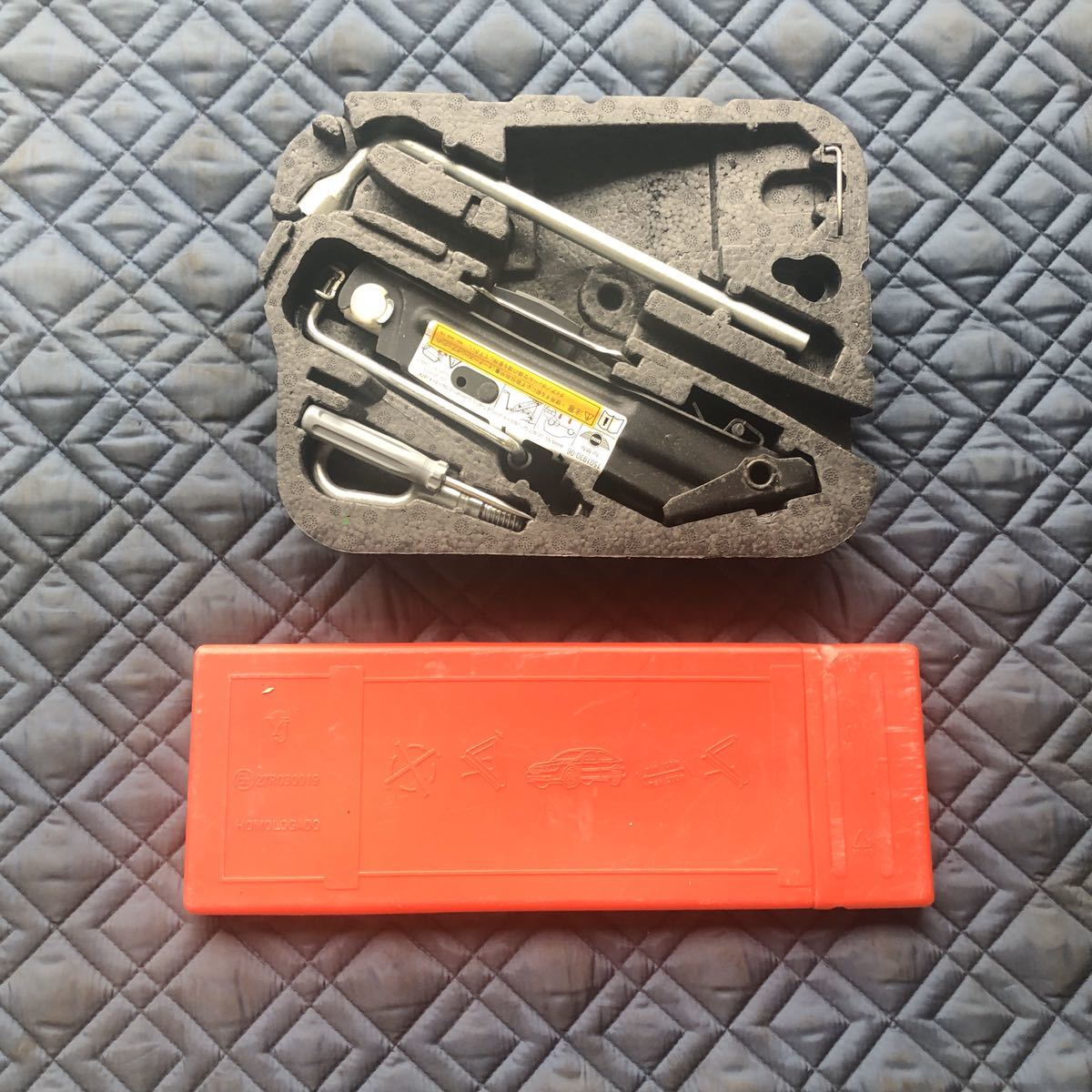 Bmwミニ 車載工具 三角板 三角表示板 三角停止版 車内収納 ケース 売買されたオークション情報 Yahooの商品情報をアーカイブ公開 オークファン Aucfan Com