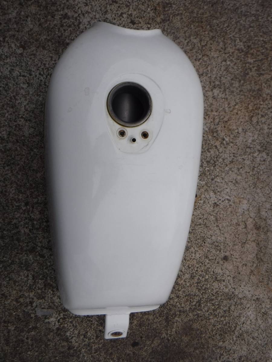250TR 純正タンク② 白 カワサキ250TR純正タンク：純正ホワイト白