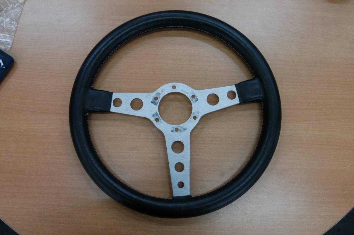 MOMO prototipo フラット 35㎝ DATSUN SP311/SR311のレーシングカーで