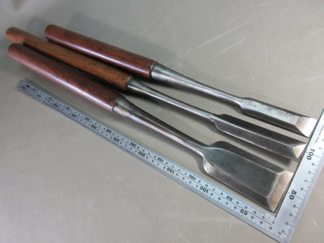 81★ 大工道具 突き鑿 鑿 のみ まとめて しのぎノミ 追入れノミ 在銘 鑿 宮大工 DIY 棟梁 職人 彫刻刀 鉋