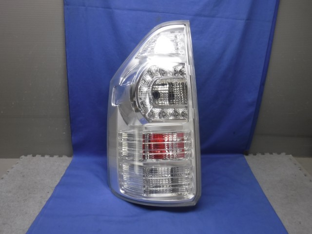 ヴォクシー テールランプ 後期 トヨタ テール 純正 LED 左 ICHIKOH 28