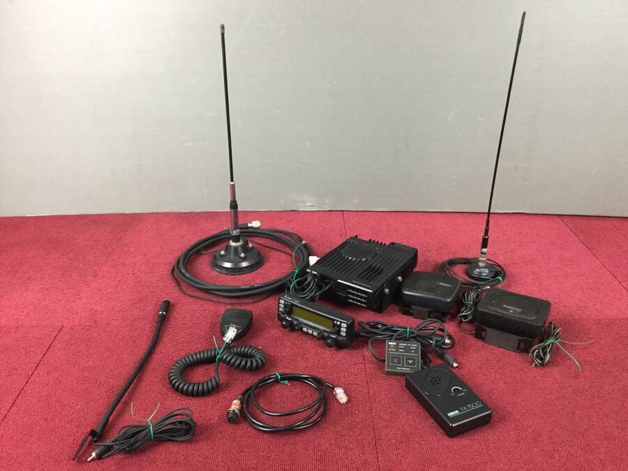 Icom IC-2720 デュアルバンドFMトランシーバー 本体 ICOM IC-2720(付属品付) デュアルバンド FM トランシーバー◇現状品
