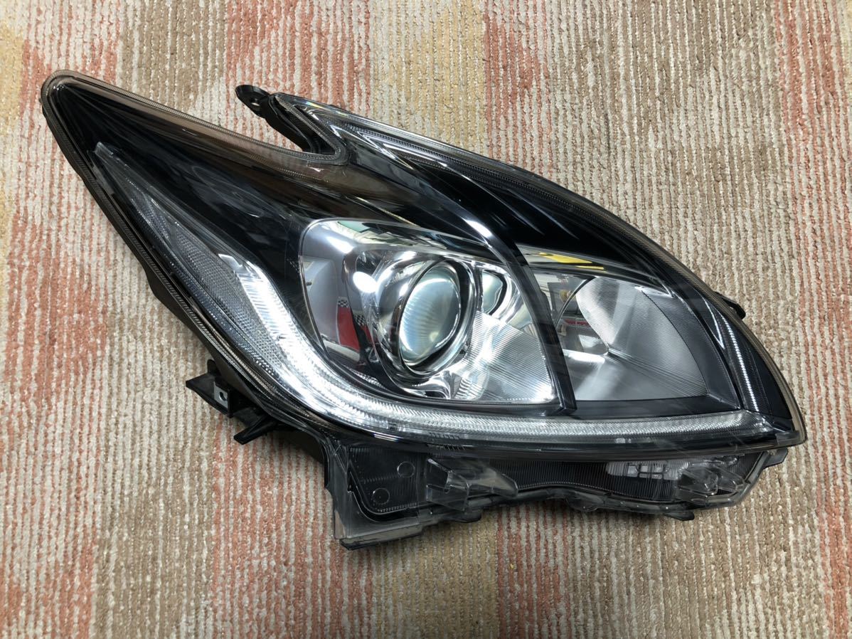 ZVW30 プリウス 後期 右ヘッドライト LED 0 トヨタ 即決 ZVW30⁄35 1 右