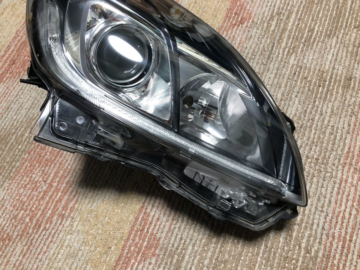 ZVW30 プリウス 後期 右ヘッドライト LED 0 トヨタ 即決 ZVW30⁄35 1 右