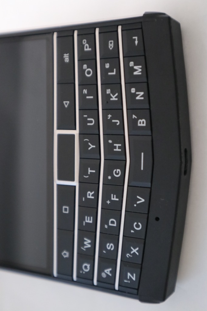 送料込【中古美品】Unihertz Titan 6GB/128GB ブラック/Black DSDV SIMフリー_3