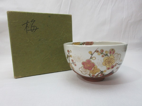 茶碗 梅文様 金彩 抹茶碗 IF08188【古い 金彩 梅文様 抹茶椀 紙箱 陶印有 茶道具】検）茶事 茶会