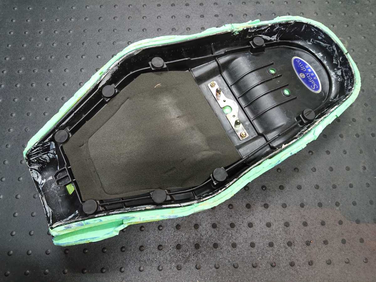 W650 鋲打ち W400 タックロールシート W800 黒皮 標準 変形 KAWASAKI
