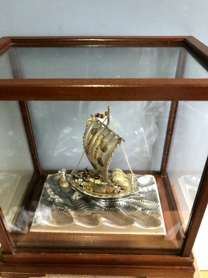 美品☘️ 三越謹製　銀製刻印　宝船　約272ｇ　置物　ガラスケース付 美品☘️ 三越謹製 銀製刻印 宝船 約272g 置物 ガラスケース付