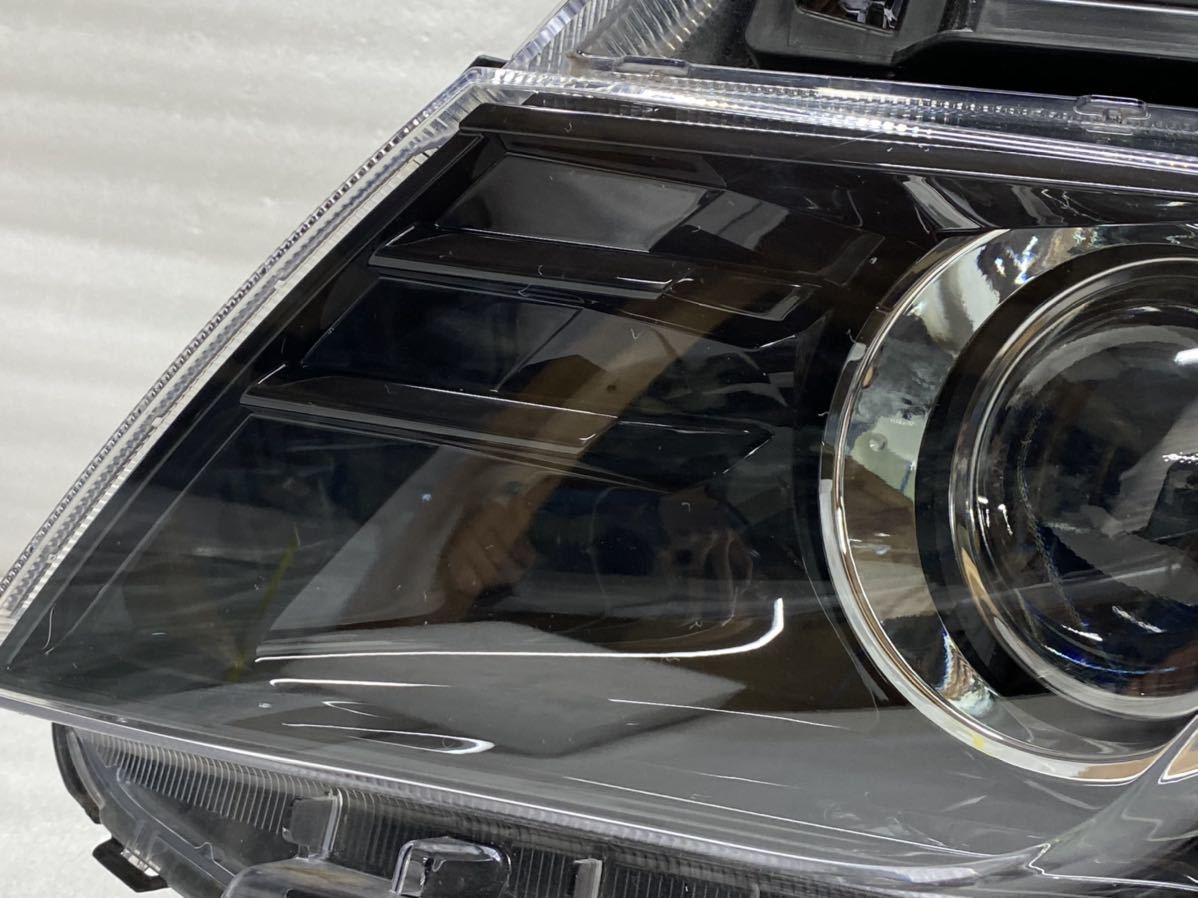ヴォクシー ZRR80 前期 純正 左 ヘッドライト LED ICHIKOH 28-229 刻印
