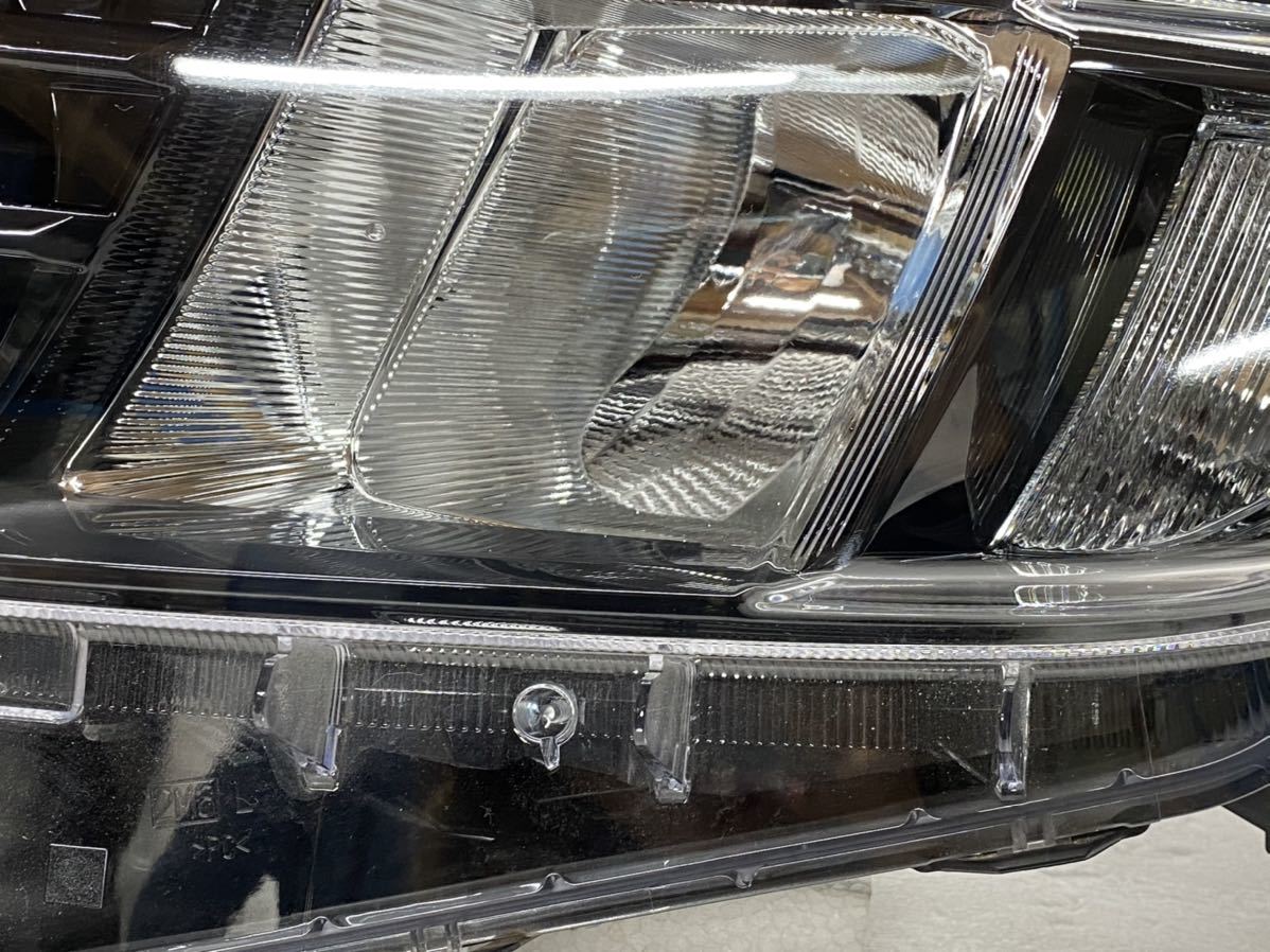 ヴォクシー ZRR80 前期 純正 左 ヘッドライト LED ICHIKOH 28-229 刻印