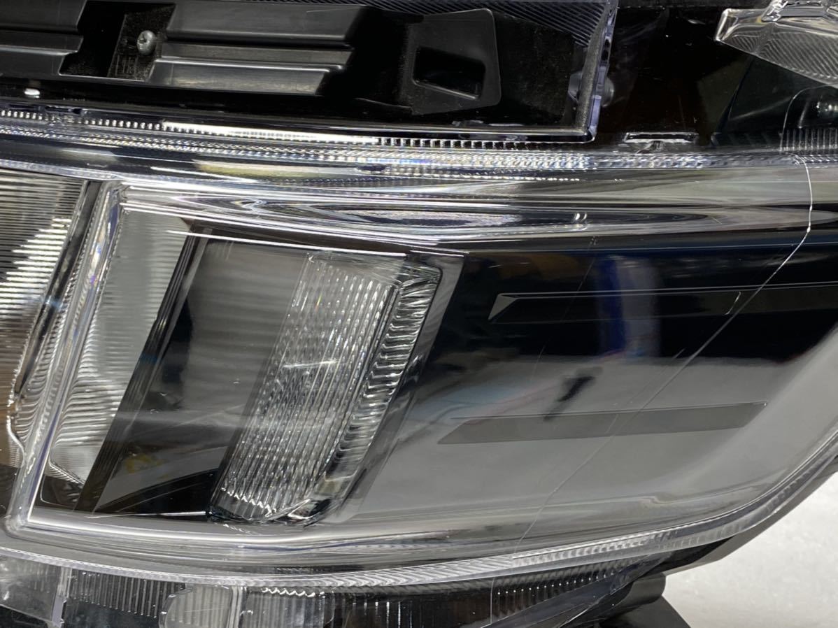 ヴォクシー ZRR80 前期 純正 左 ヘッドライト LED ICHIKOH 28-229 刻印