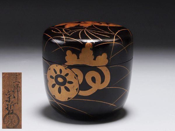 NA058. 時代茶道具 秋草家紋蒔絵 棗 中村宗哲銘入箱付属 / 時代茶道具