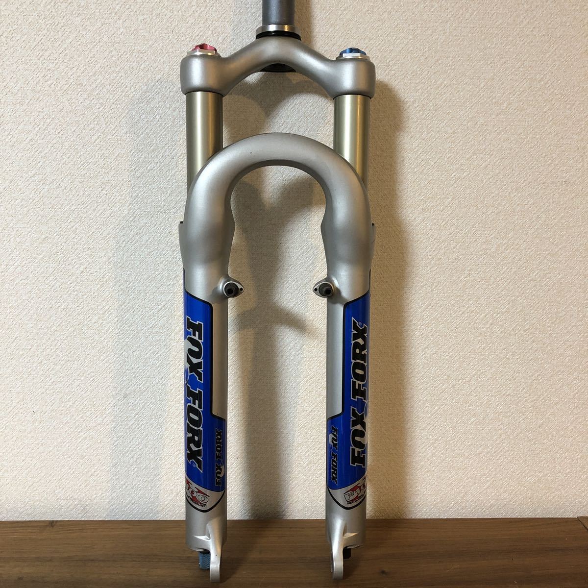  FOX F100 26インチ オーバーサイズコラム 9mmQR Vブレーキ ディスクブレーキ 兼用 エアサスペンション フォックス 検 FLOAT ROCKSHOX(サスペンションフォーク)｜売買されたオークション情報、yahooの サスペンションフォーク