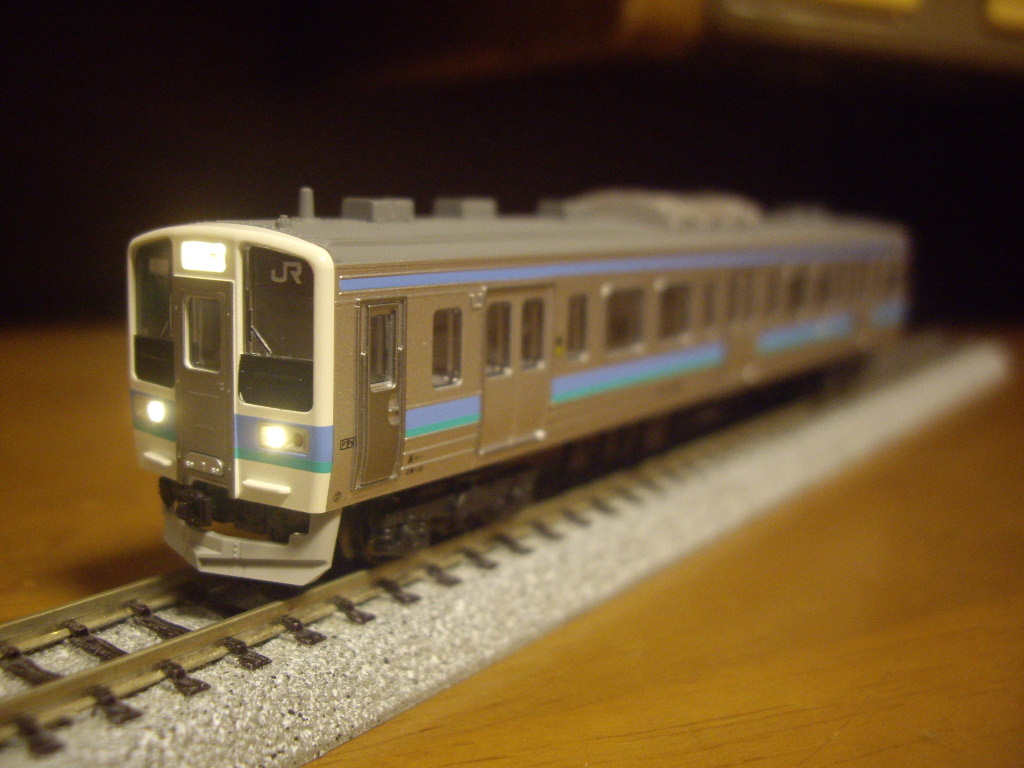 KATO 長野色 10-1425 211系2000番台 6両セット | - 入線です。KATO