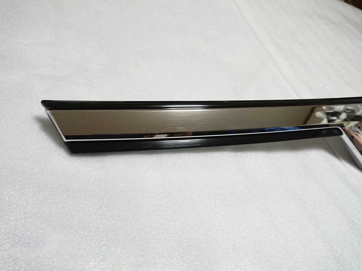 後期 ヴォクシー 純正 80系 ZRR80⁄ZRR85⁄ZWR80 ボンネットモール 0 