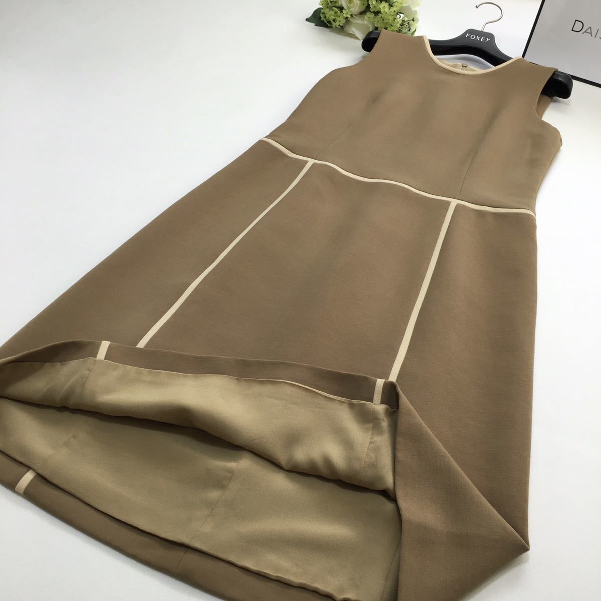 プラダ Prada 細く見える スタイルアップ ウール ワンピース クリーニング済 ワンピース ロング 売買されたオークション情報 Yahooの商品情報をアーカイブ公開 オークファン Aucfan Com