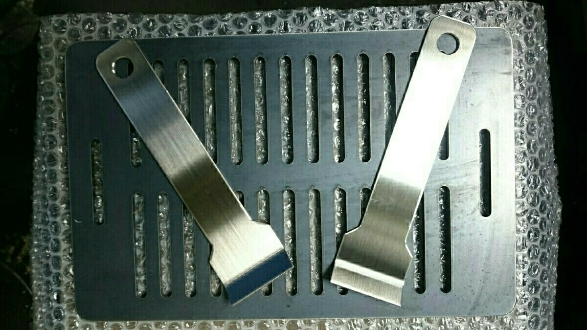 100%新品，人気セール イワタニ 炉ばた大将 炙りや 板厚9ミリ 焼肉鉄板A 黒皮鉄板 ヘラ２枚つき(鉄板)｜売買されたオークション情報、yahooの商品情報をアーカイブ公開 - オークファン 鉄板