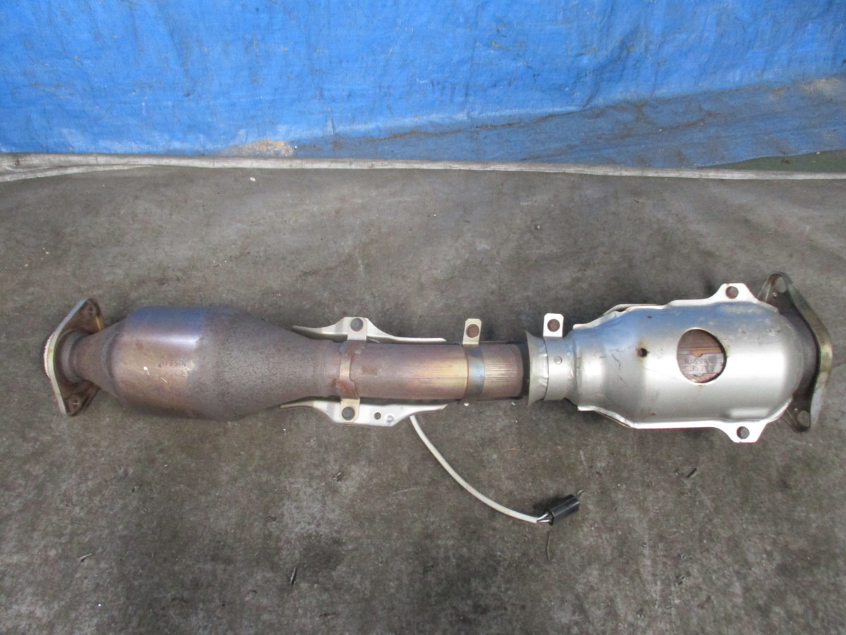518289☆C11&frasl;ティーダ日産 純正触媒 コンバーター キャタライザー