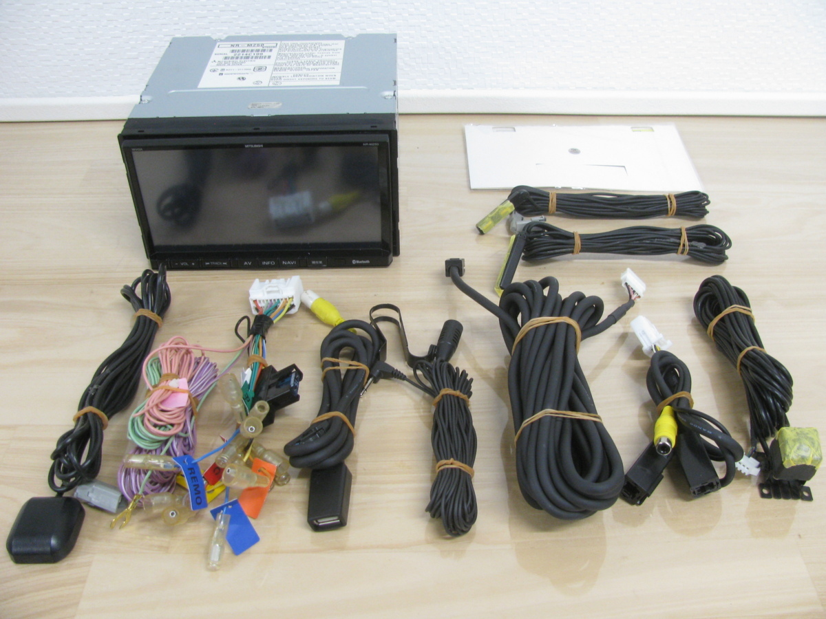 【100%新品，品質保証】 98525-B 三菱 メモリーナビ NR-MZ50 フルセグ/Bluetooth内蔵 ハンズフリー通話 地図2011年 バックカメラおまけ(メモリーナビ)｜売買されたオークション情報、yahooの商品情報をアーカイブ公開 - オー メモリーナビ