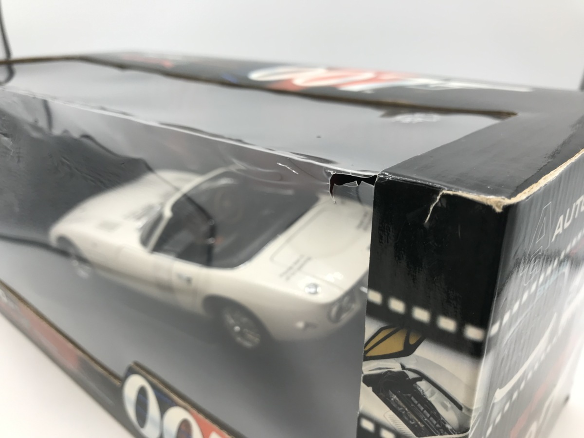 ミニカー 1⁄18 Autoart トヨタ2000GT 007は二度死ぬ 007